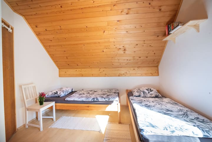 Chumba cha kulala kwa watu 4