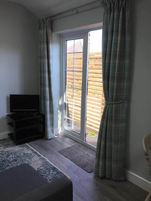 Popular Airbnb listing: The Little House- between the forest and the sea in New Milton
