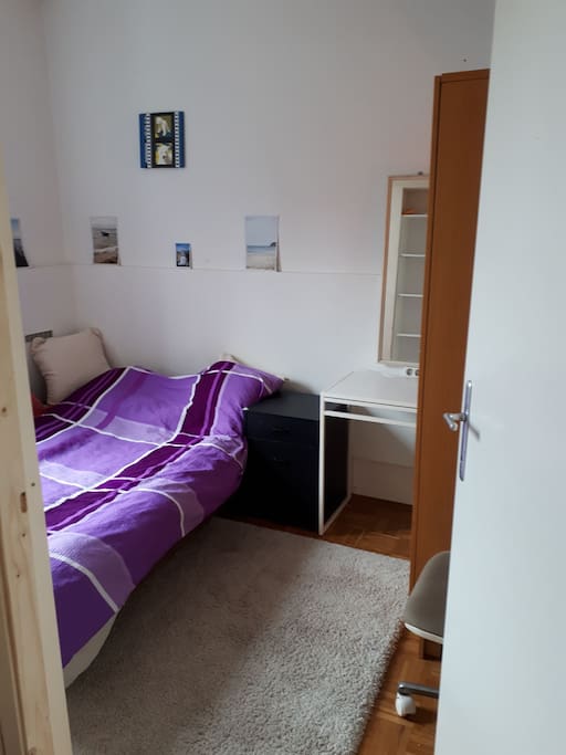 roo to rent with doublebed wardrobe and shelfs for storage
