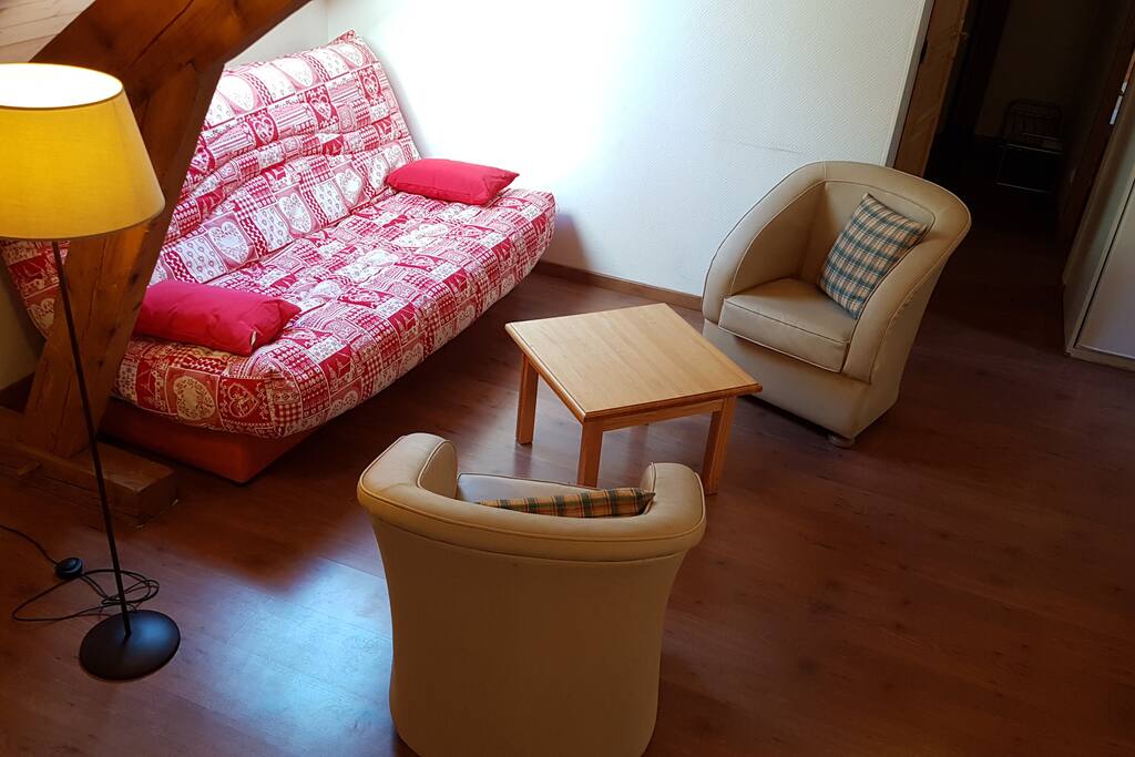 Salon avec clic clac convertible