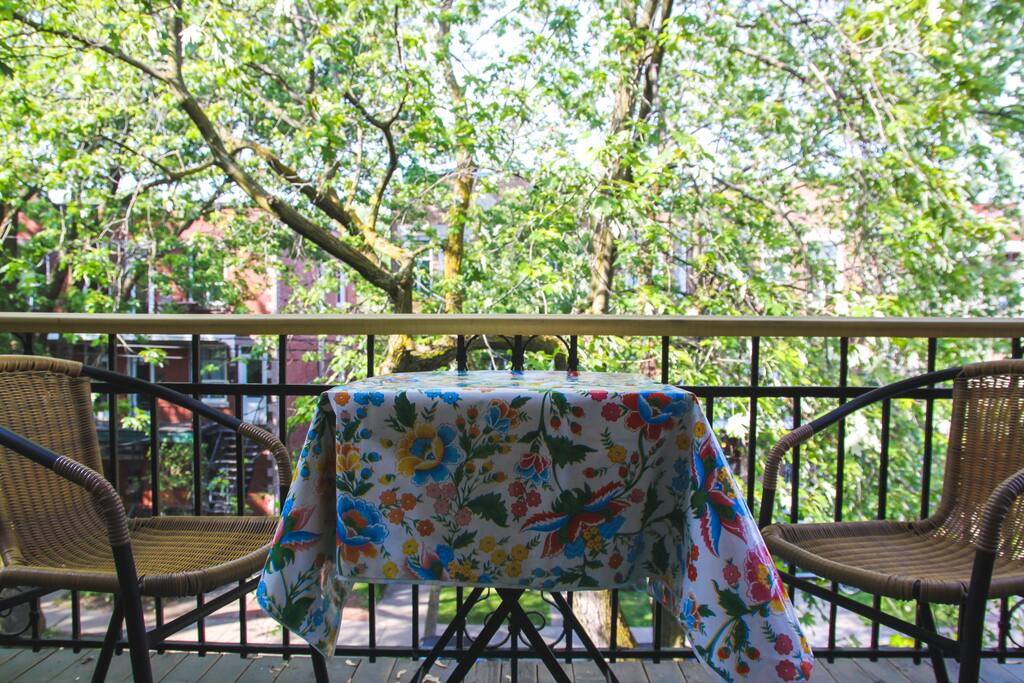 Un balcon à votre usage personnel, arboré, moins chaud durant nos étés, agrémenté de quelques plantes aromatiques.