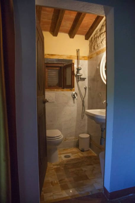 1 little bathroom