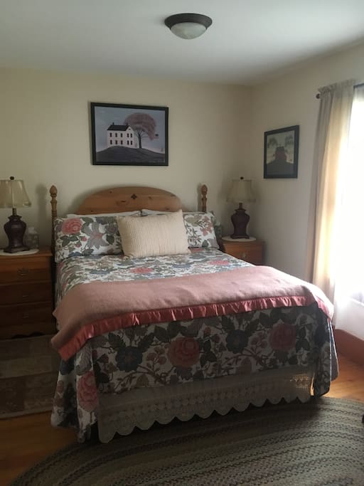 Queen size bed.