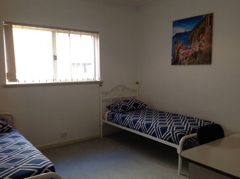 TWIN ROOM WITH 2 SINGLE BEDS