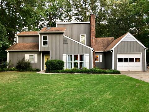Gameday house sleeps 7 close to Death Valley!