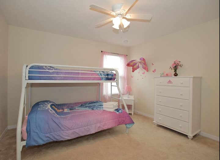 Cuarto dormitorio (niños, decoración de princesa)