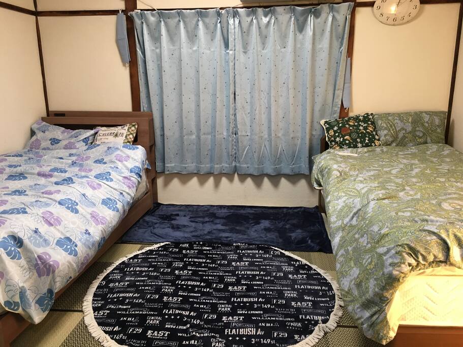 ゆったり
この間に 布団を敷いて眠るのもいいかもねーはやま^_^ひざ掛け&shawlにもなるょ
綺麗だょ
