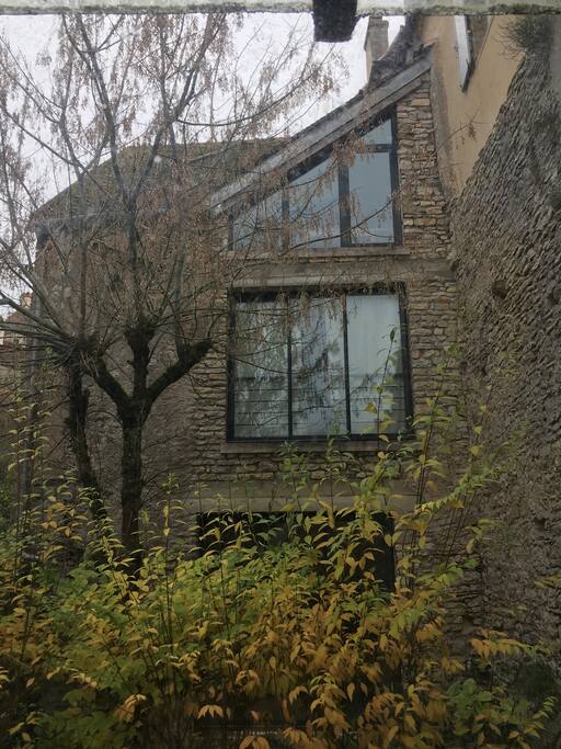 L'annexe, vue depuis la maison Bado