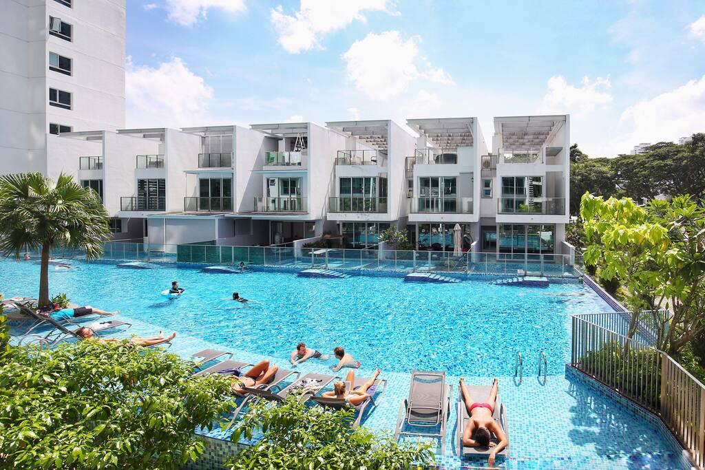 swimming pool游泳池