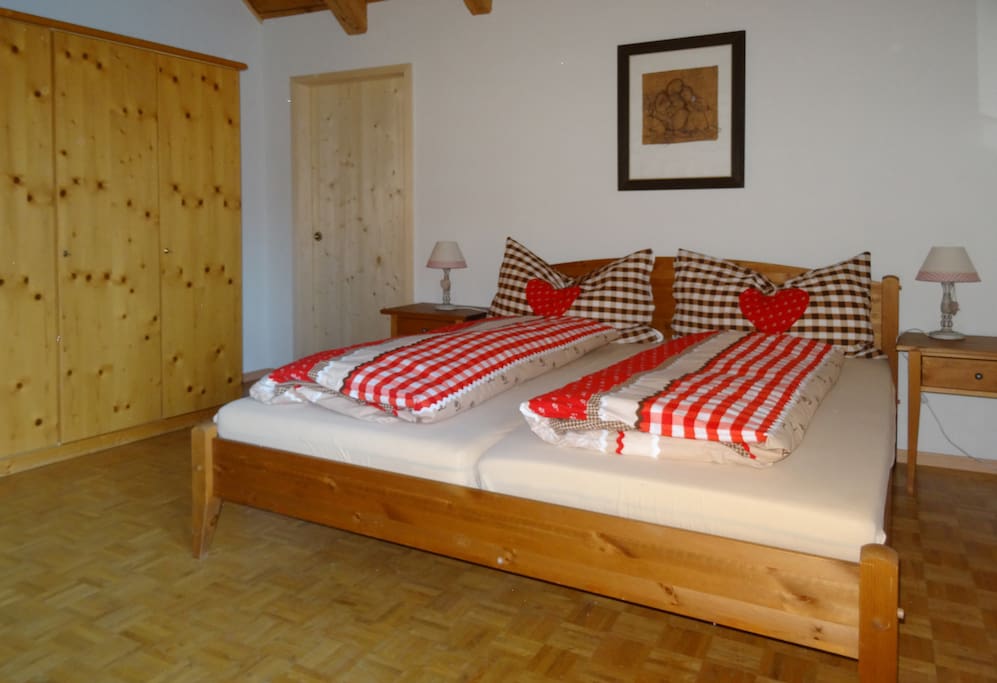 Schlafzimmer 1