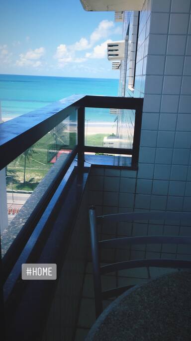Vista da varanda em um dia ensolarado.