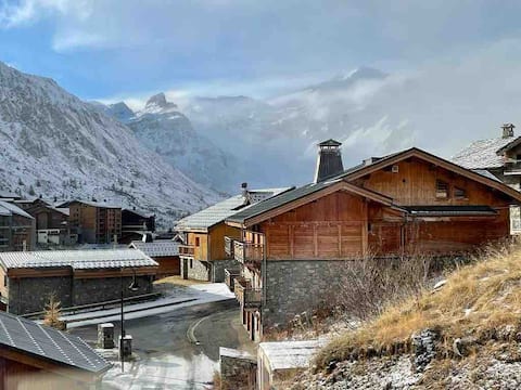 Top performing Airbnb: Beautiful apartment in Tignes ski-in ski-out with view! in Tignes
