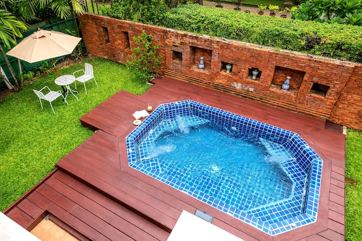 100-Year City Center Villa “Breakfast & Cleaning