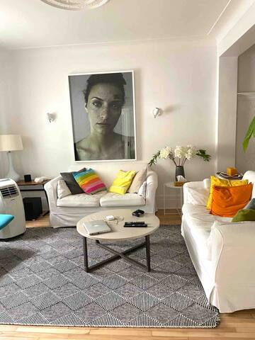 Bel appart 2 étages, piscine, collé sur le métro gallery image 2