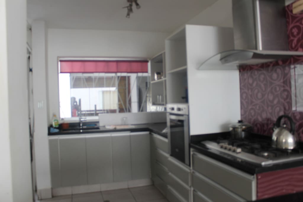 Full kitchen ...
