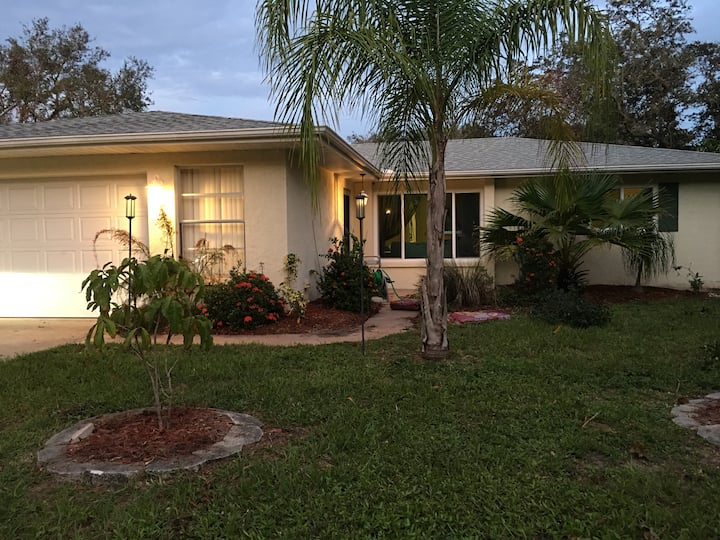 Paradise Home- Ideal Retreat, Near Venice Beach - Venice, FL