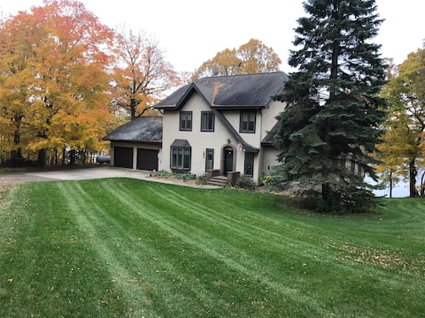 Silent Lake-Peaceful Fall 2026 Colors Destination