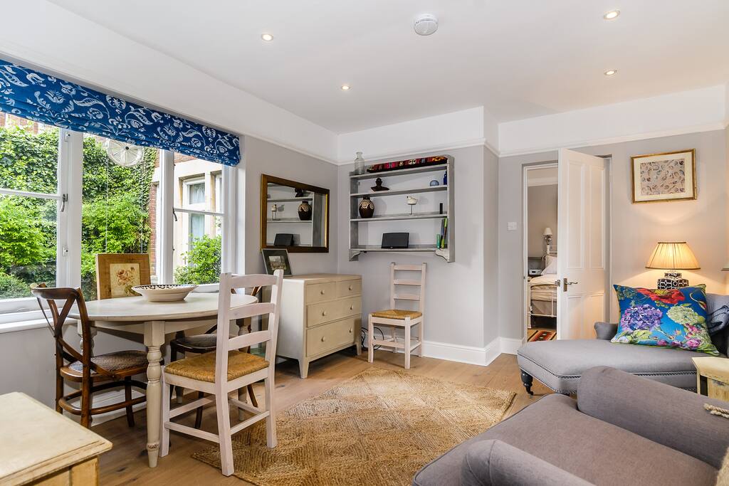 Living/dining area