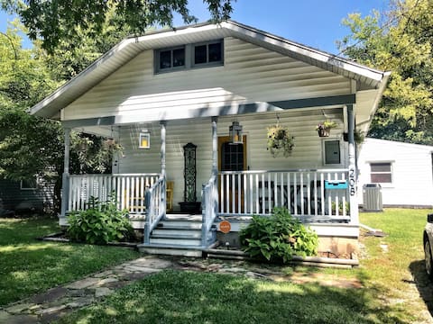 Charming 3 bedroom bungalow in Downtown Carbondale