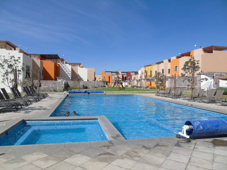 alberca climatizada con jacuzzi