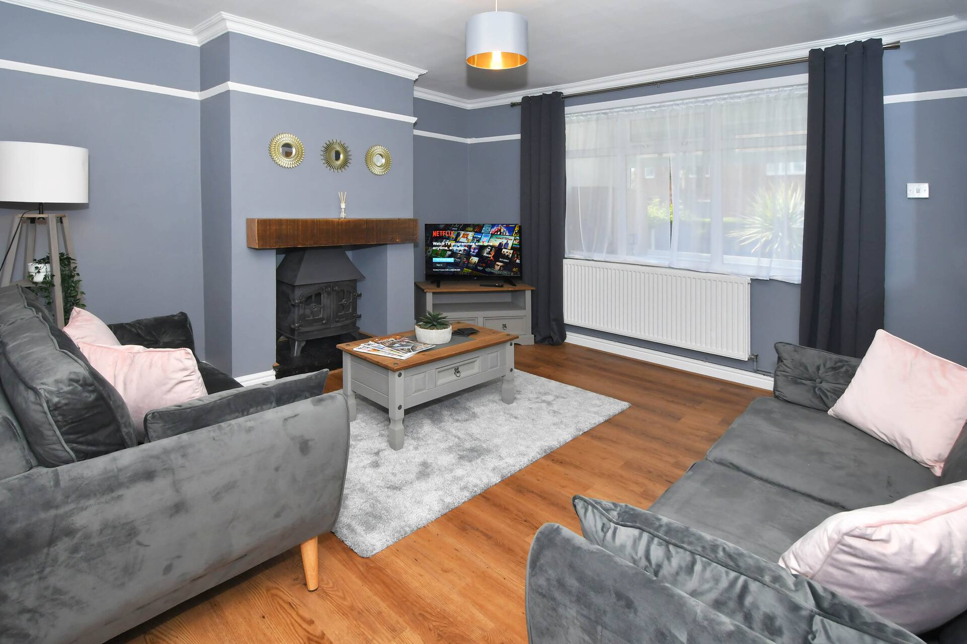 Orion House - sleeps 6, driveway, garden — photo 4