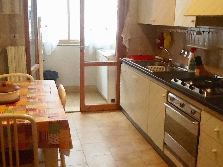 Cucina completa di accessori