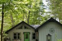 Newly Renovated Mountain Cottage!