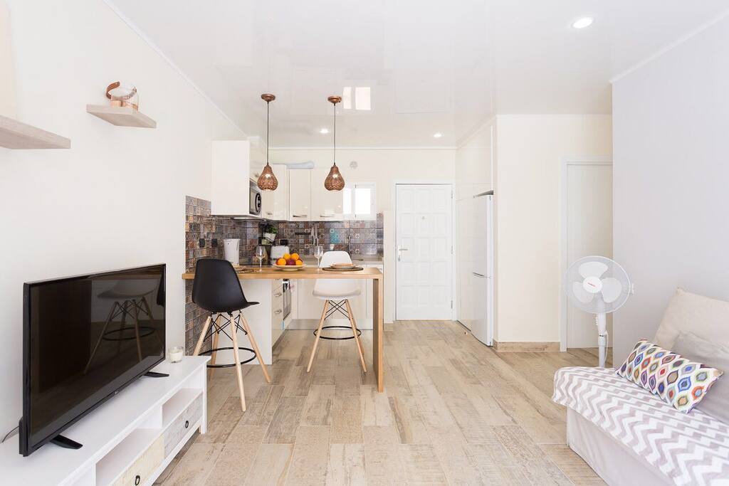 General view of the living room and kitchen