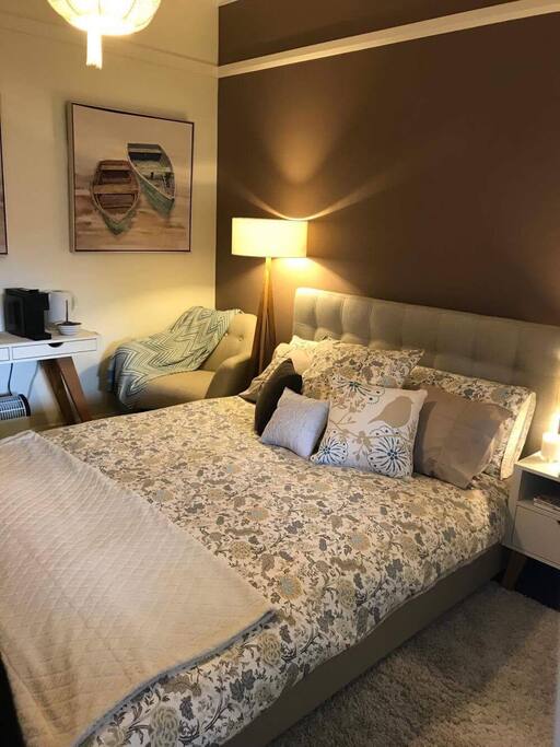 Private Queen size guest room