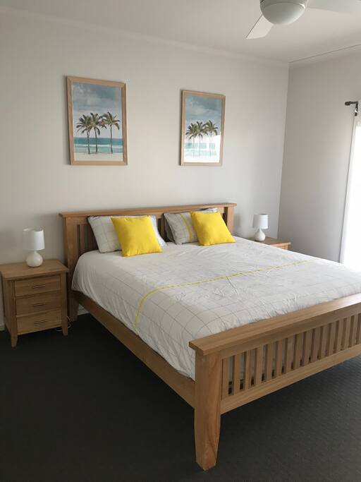 King sized bedroom