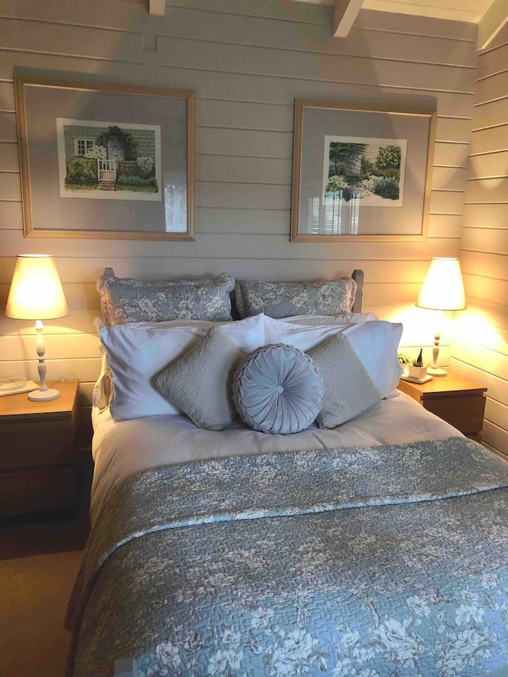 10 Best Airbnb Vacation Rentals In Three Rivers District, England