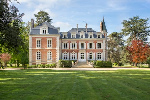 Loire Valley Castel with tennis and swimming pool