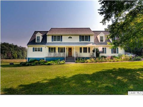 Thomas Jefferson Pkwy - Gateway to Monticello