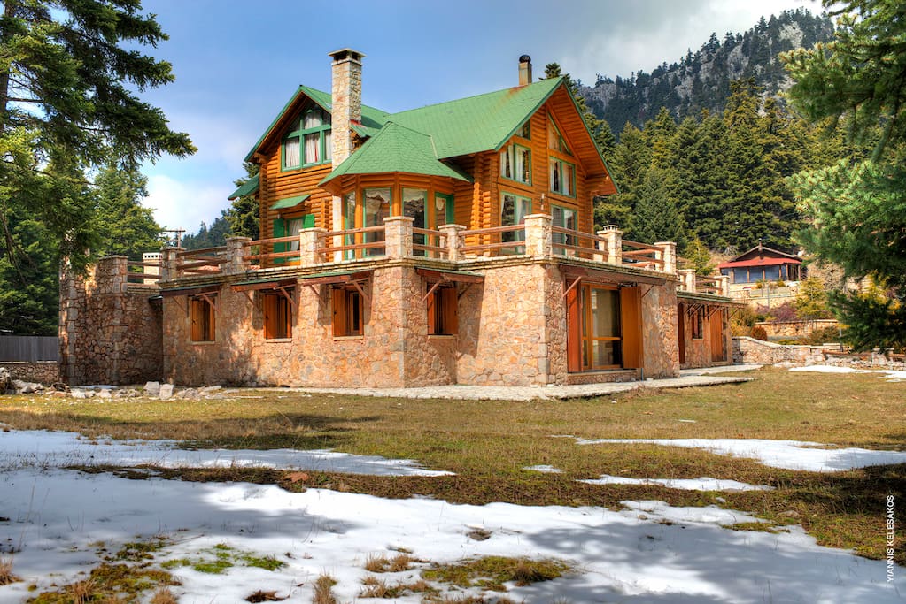 The Villa is only 8km from the Parnassos Ski Centre