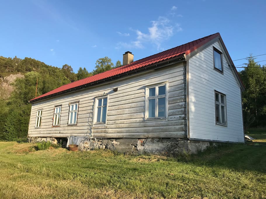 The house from the outside/ Huset fra utsiden