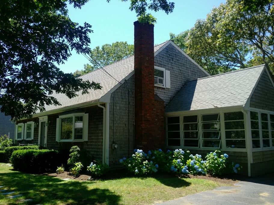 Front of the house. With 3 big BRs upstairs, it is much bigger than it looks - 2100 sq ft + screen porch and finished basement