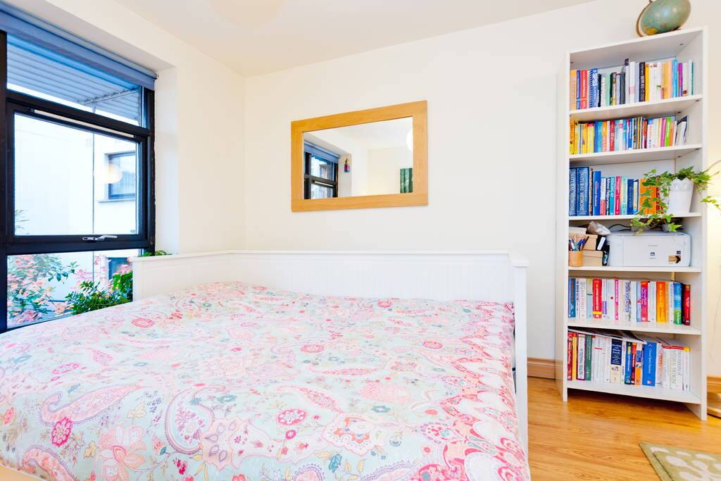 The day bed in the living room, suitable for one or two people