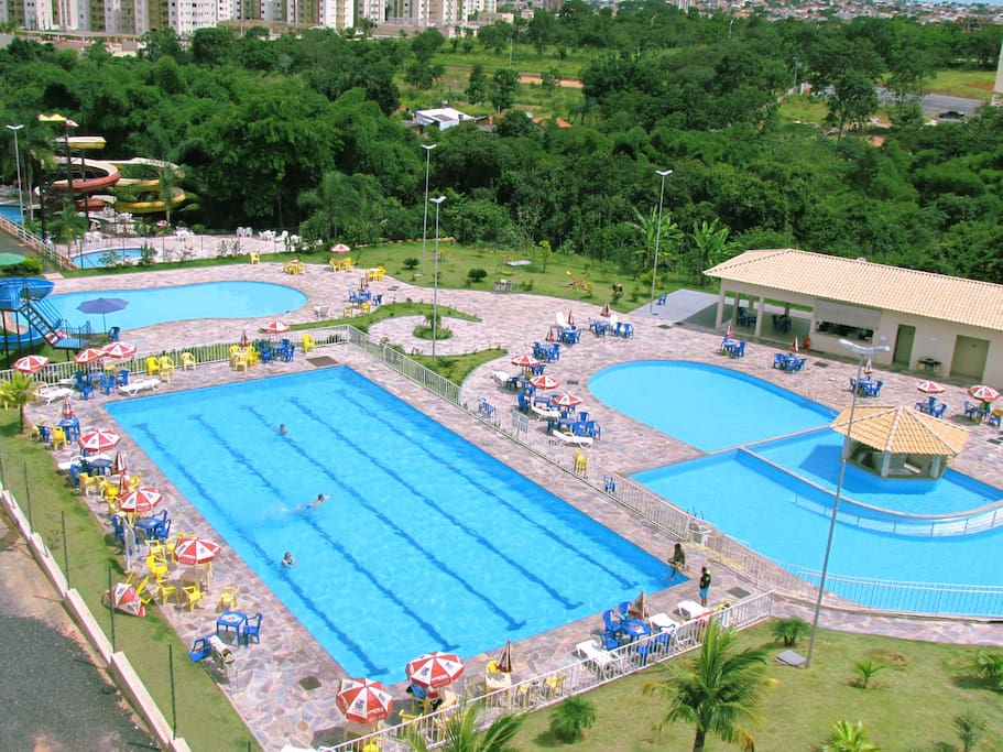Piscina Semi-Olímpica e Bar Molhado