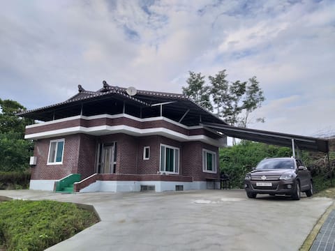 Jo's house
Have a healing time with family, friends, lovers, co-workers, and beloved pets!