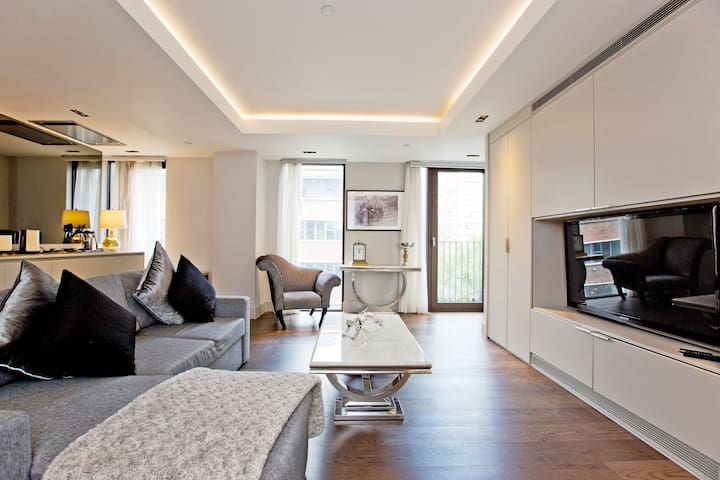 Beautiful Old Street 2 bedroom/bathroom Flat