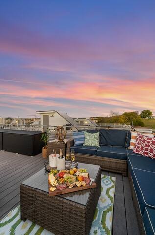 The Rooftop House Nash – Skyline View, Walkable! gallery image 4