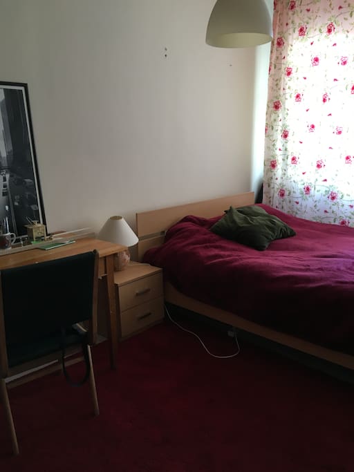 Gardrop,çalışma masası,balkon,komodin,internet bağlantısı,çift kişilik yatak mevcut,masumiyet müzesi manzarası,güzel ışık alan bir oda