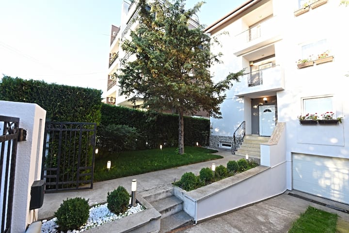 50m walk to new beach Agigea -Modern Family Villa