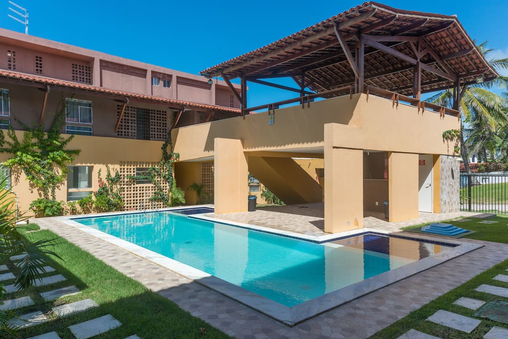 Vista da piscina e salão de festa