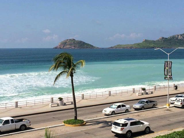 ¡EN EL MALECÓN! Con Vista al Mar 🌴🌞😎🌊