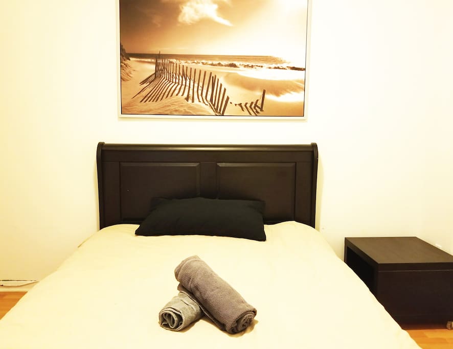 Chambre secondaire avec lit queen confortable