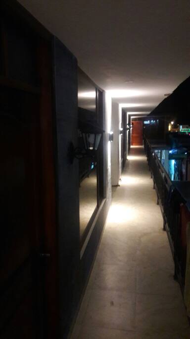 Corredor Segundo piso- Second Floor Hallway