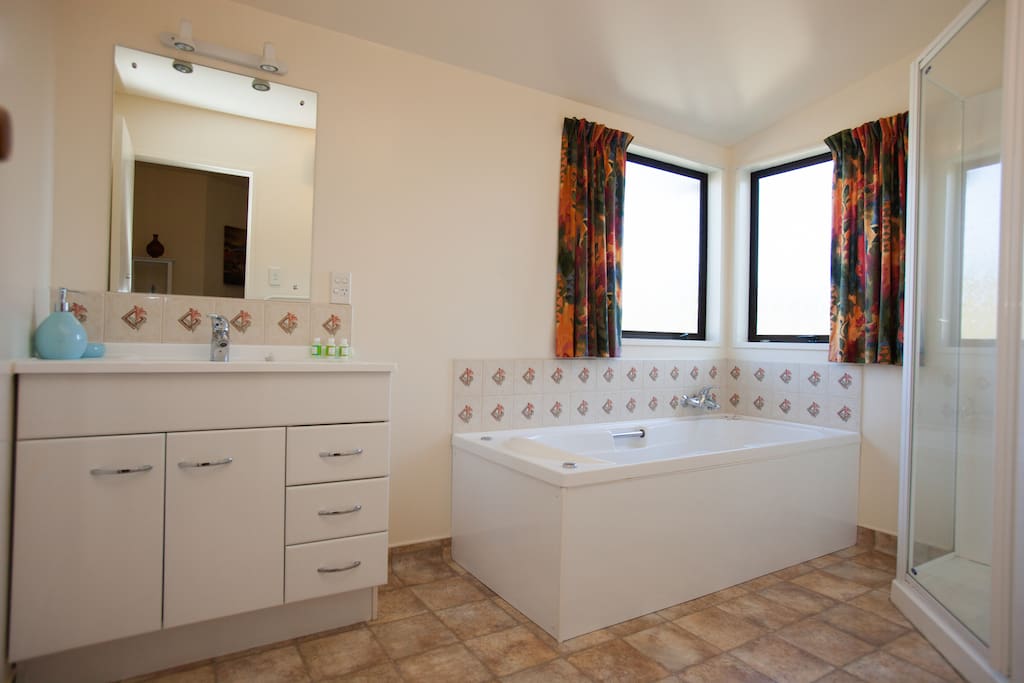 Antares bathroom with spa bath