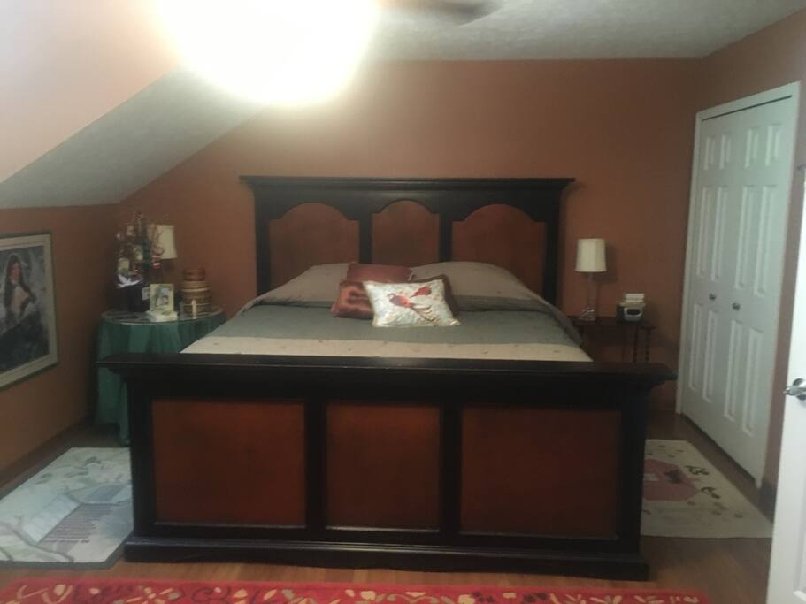King Size bed, with plenty of space and a large closet, so you can have all the privacy you'd desire.