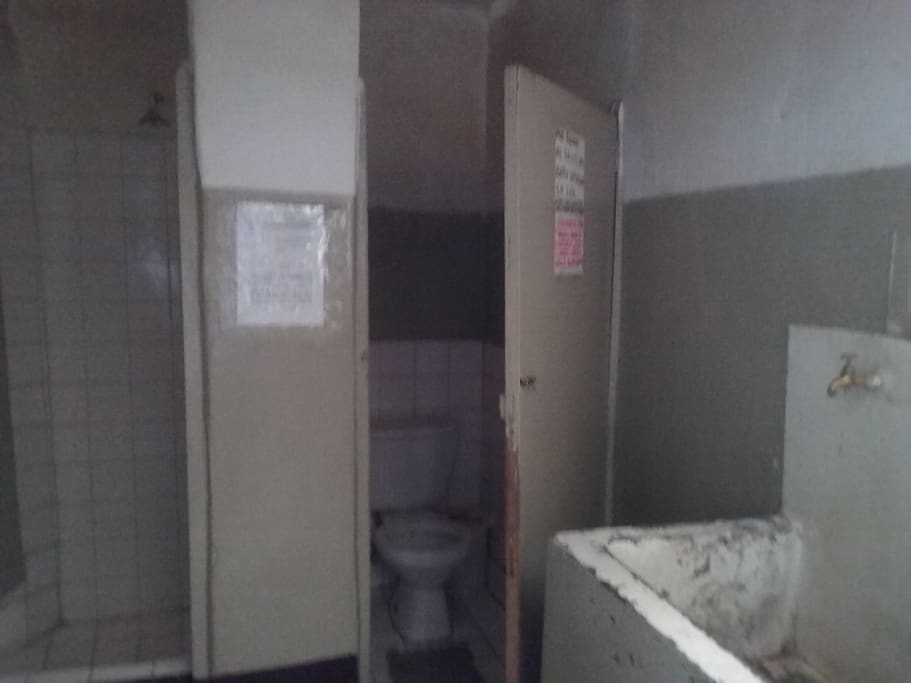 Baño y ducha compartida